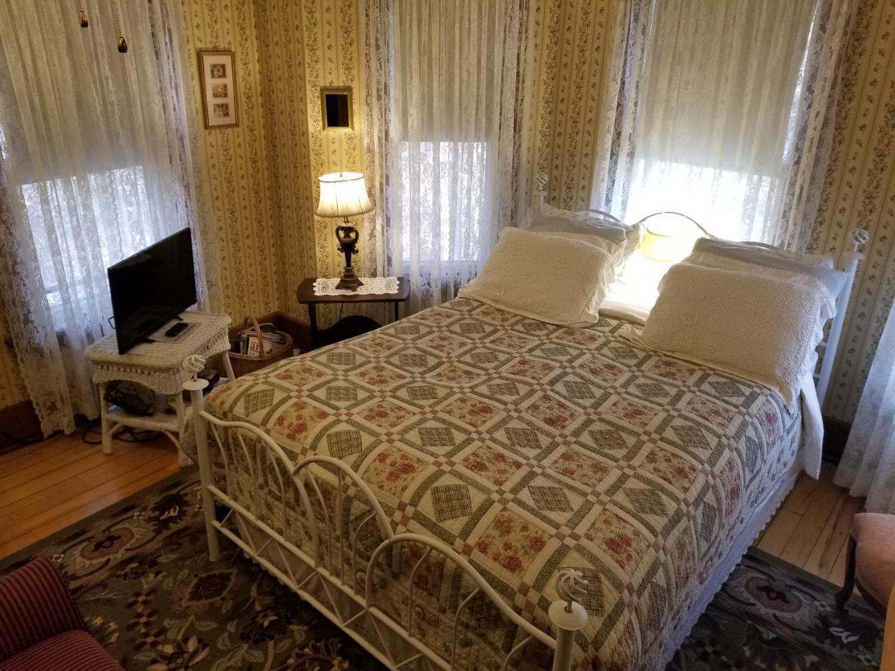 Rose & Thistle Bed & Breakfast Cooperstown Esterno foto